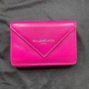 💕🤭 Balenciaga pink wallet!